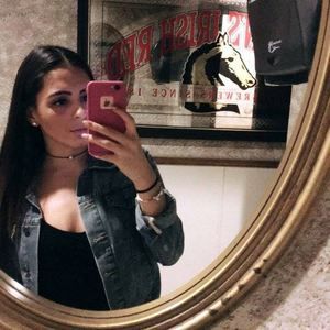 Meet your Posher, Anissa